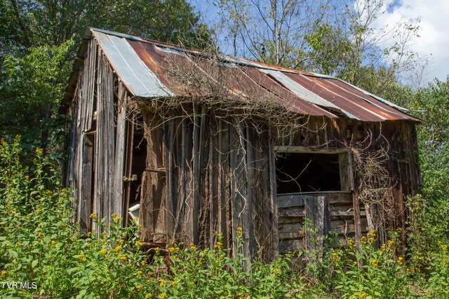 2666 Main St, Surgoinsville, TN 37873 - view of outbuilding featuring an outdoor structure