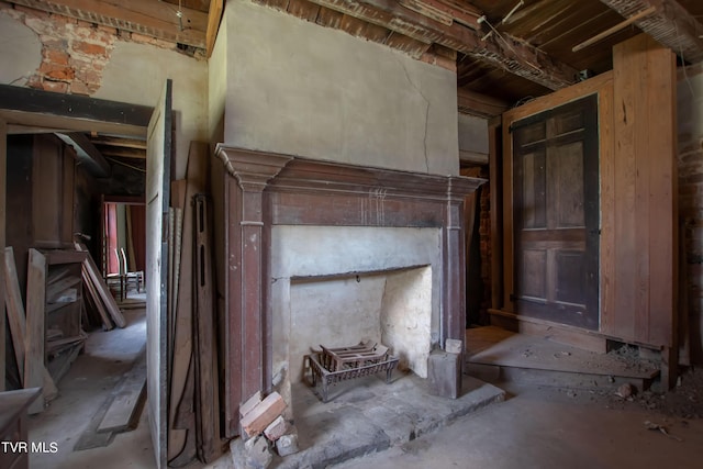 2666 Main St, Surgoinsville, TN 37873 - view of unfurnished living room