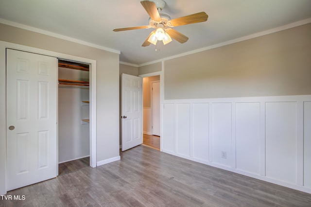 unfurnished bedroom featuring ornamental molding, ceiling fan, and light hardwood / wood-style flooring