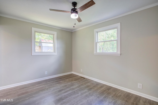 empty room featuring light wood-type flooring, ornamental molding, and ceiling fan