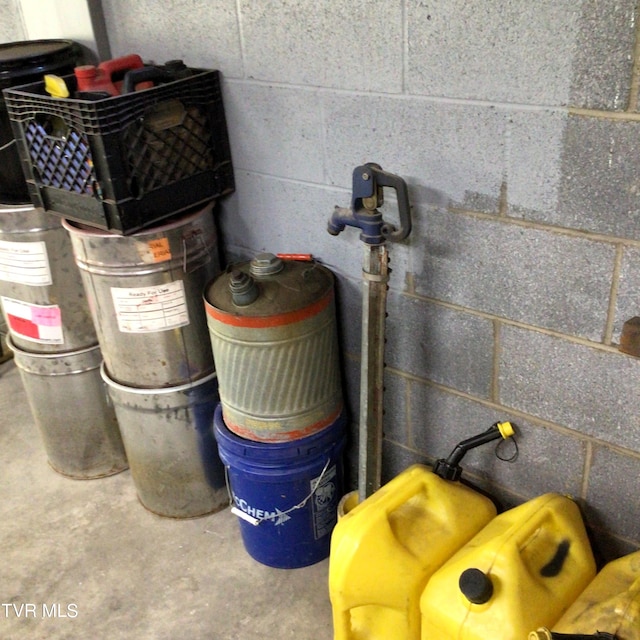 details featuring concrete flooring