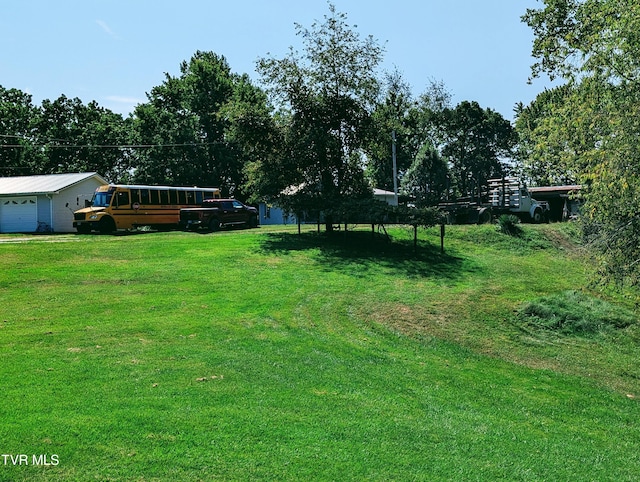 view of yard with an outbuilding and a garage