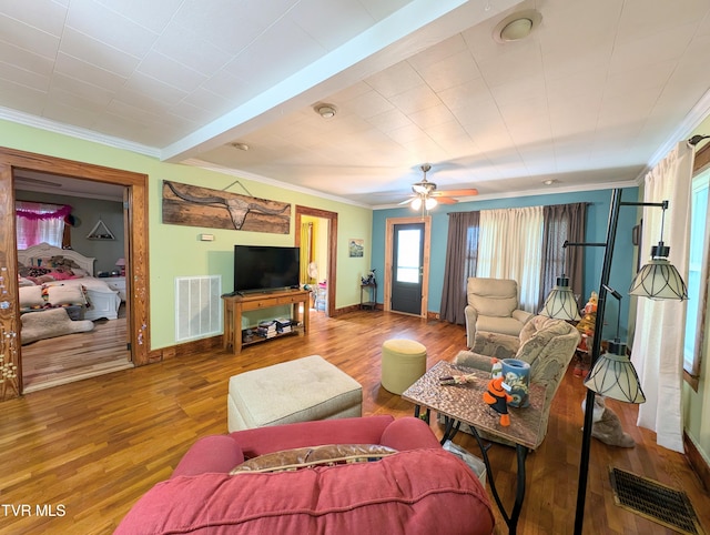 living room featuring ceiling fan, hardwood / wood-style floors, and crown molding