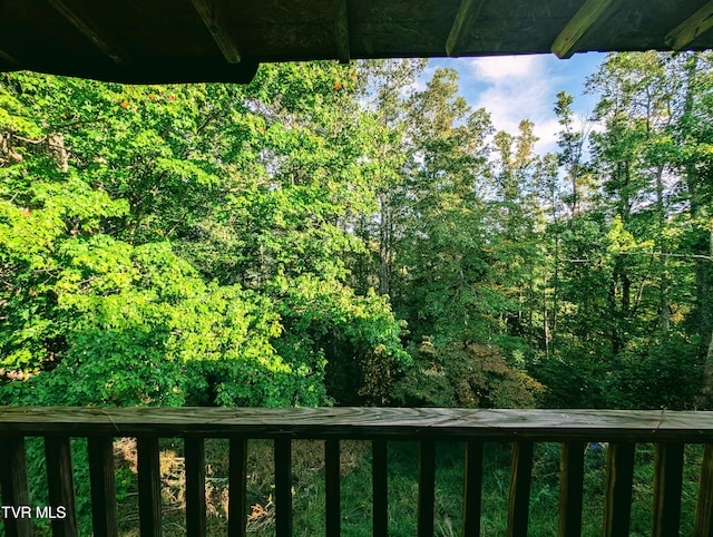 view of yard featuring a balcony