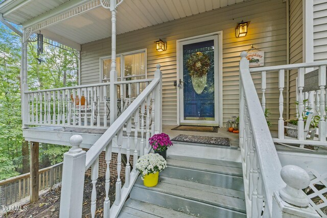 doorway to property with covered porch