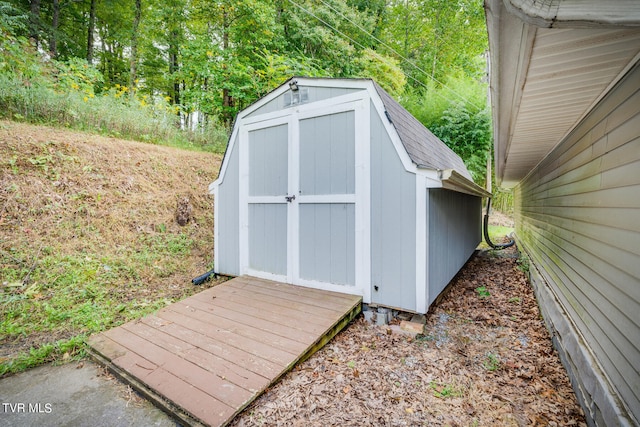 view of outbuilding