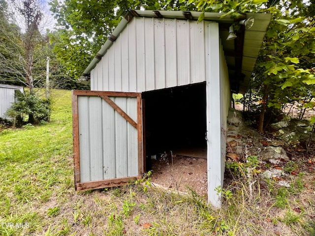 view of outbuilding