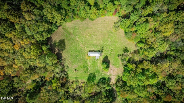 birds eye view of property featuring a wooded view