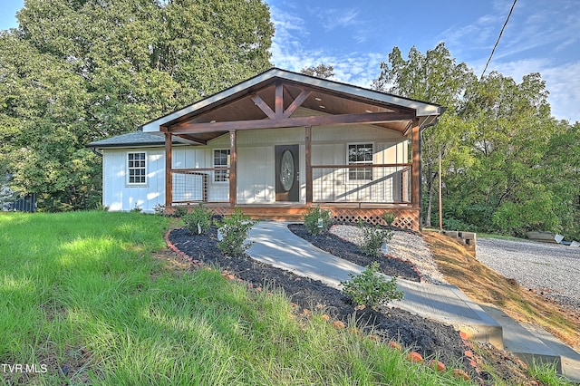 bungalow-style house featuring a front lawn and a porch