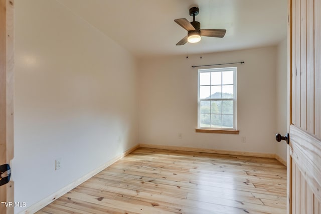 empty room featuring light hardwood / wood-style floors and ceiling fan