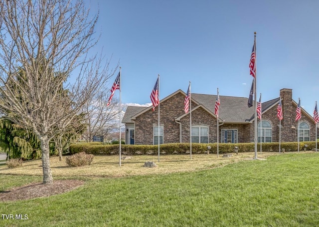 view of front of property with a front yard