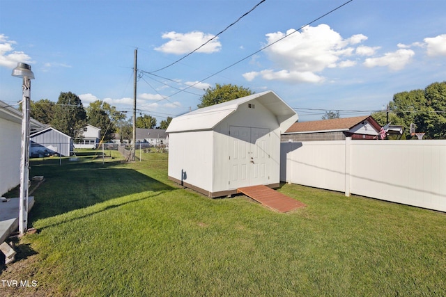 view of yard featuring a storage unit