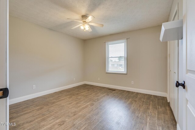 unfurnished room featuring a textured ceiling, hardwood / wood-style floors, and ceiling fan