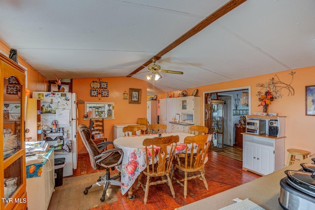 dining room with ceiling fan, lofted ceiling, and light hardwood / wood-style floors