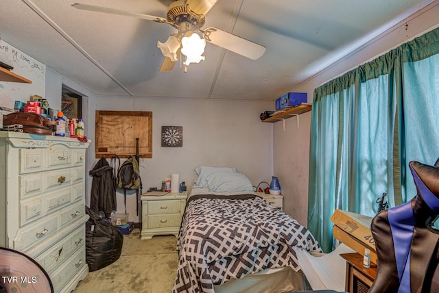 bedroom featuring ceiling fan and a textured ceiling