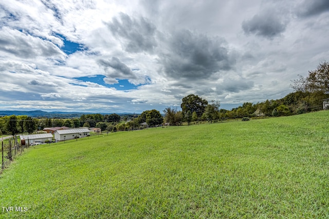 view of yard featuring a rural view