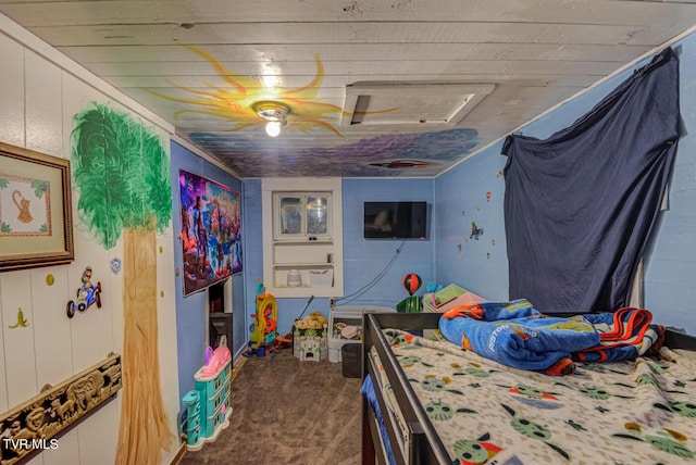 bedroom featuring carpet floors