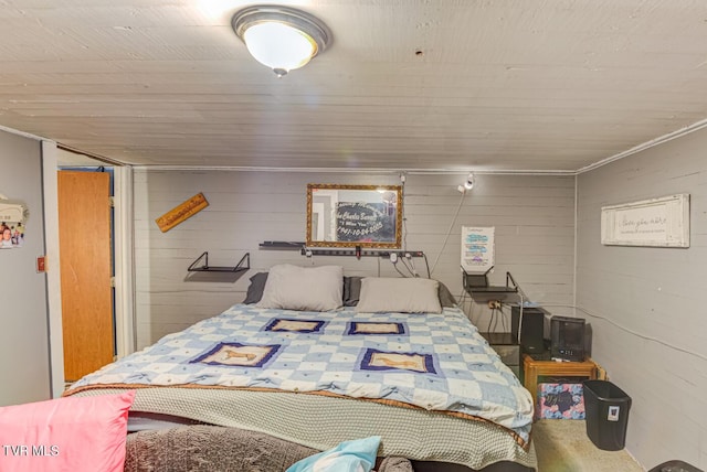 bedroom featuring carpet floors