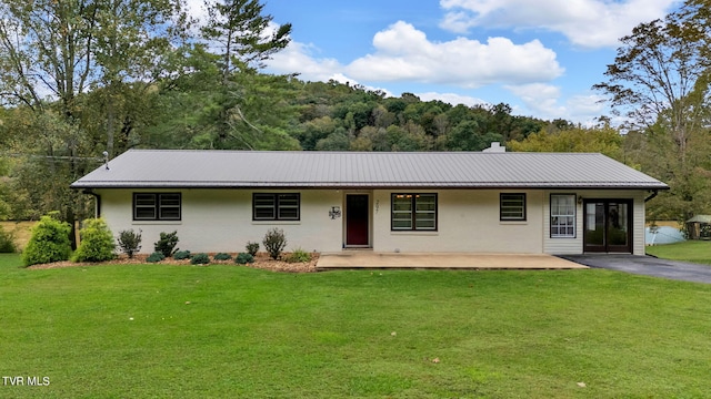 ranch-style home with a front lawn