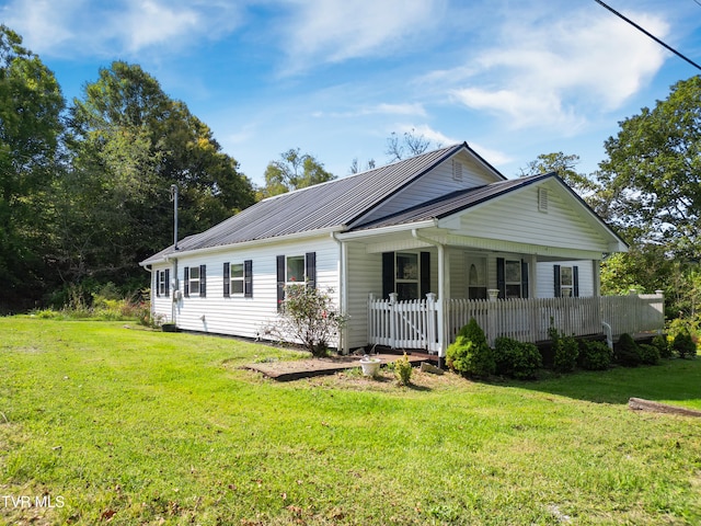 view of front of home featuring a front lawn and a porch