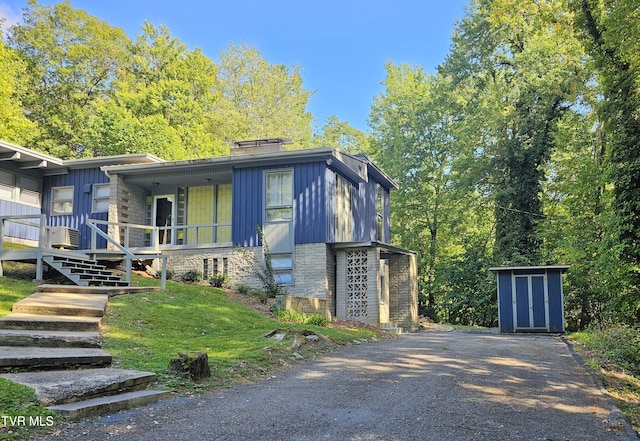 view of front of property