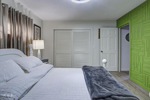 bedroom featuring light wood-style flooring and a closet