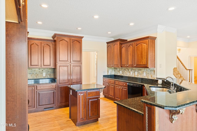 kitchen with sink, kitchen peninsula, backsplash, a center island, and light hardwood / wood-style floors