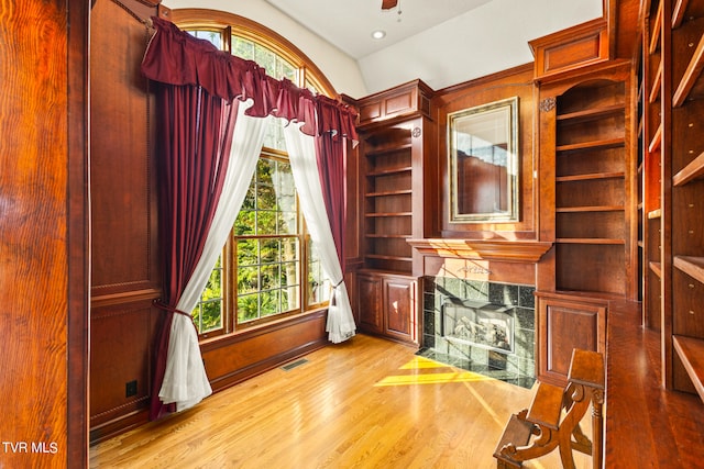 office area featuring lofted ceiling and light hardwood / wood-style floors