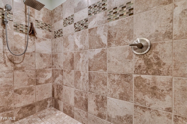 details featuring a tile shower