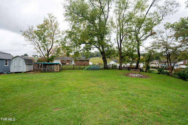 view of yard with a storage unit