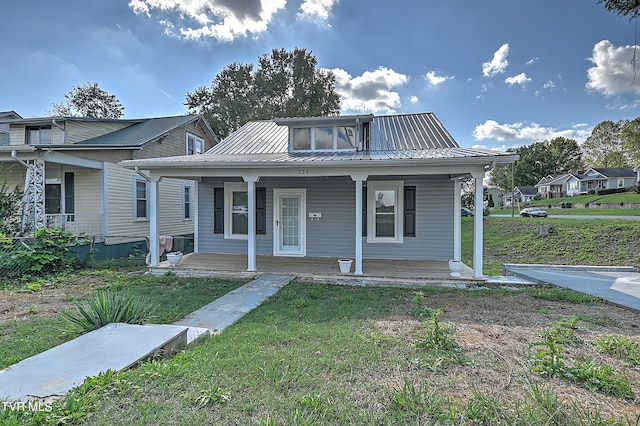 bungalow featuring a front yard and covered porch