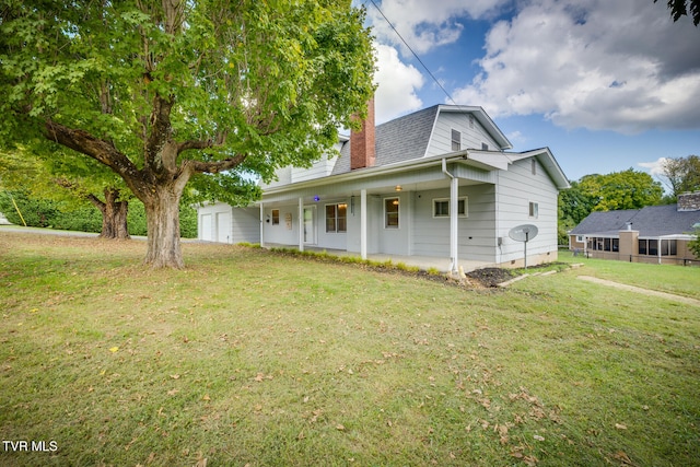 view of front of home featuring a front yard