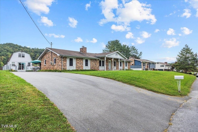 single story home with a front lawn