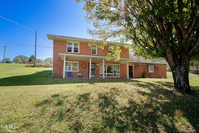 view of front facade featuring a front yard