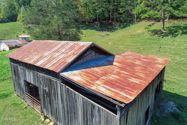 exterior space with an outbuilding