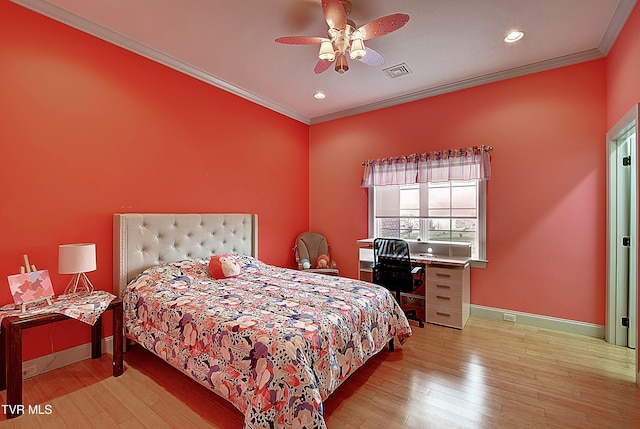 bedroom featuring light hardwood / wood-style floors, ceiling fan, and crown molding