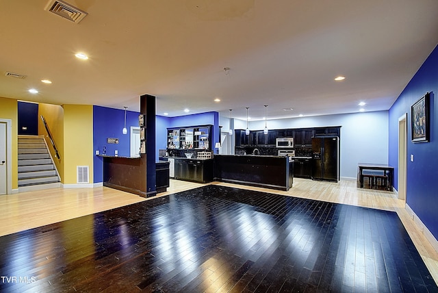 reception area featuring bar area