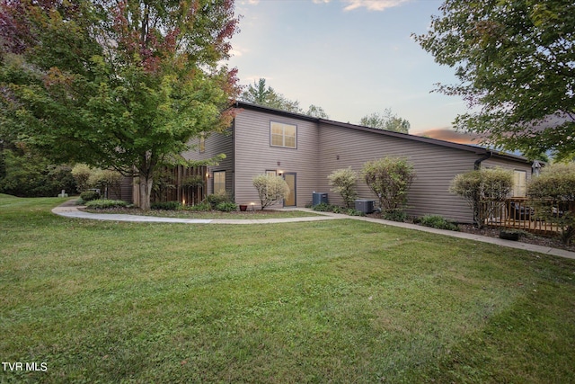 506 Pilgrim Ct Unit B, Johnson City, TN 37601 - exterior space with central AC, a yard, and a deck