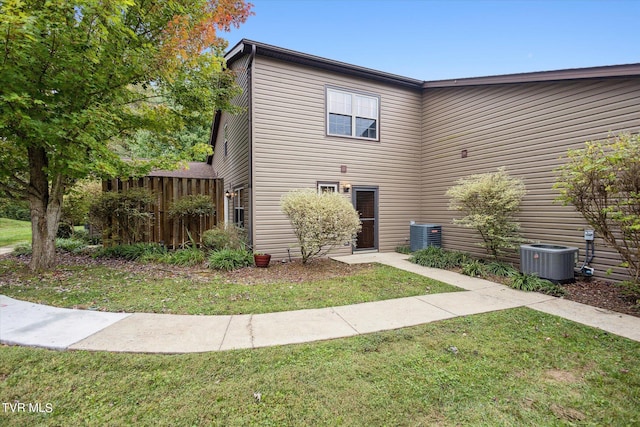506 Pilgrim Ct Unit B, Johnson City, TN 37601 - exterior space with central air condition unit, a front yard, and fence