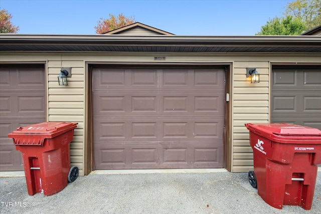 506 Pilgrim Ct Unit B, Johnson City, TN 37601 - view of garage
