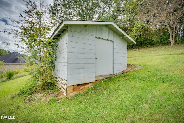 view of outbuilding featuring a yard