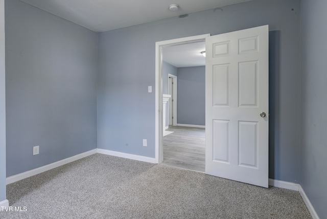 empty room with carpet