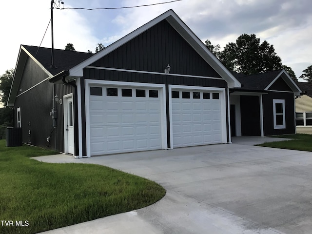 817 Asheville Hwy, Greeneville, TN 37743 - view of front facade featuring driveway, cooling unit, a front yard, and a garage