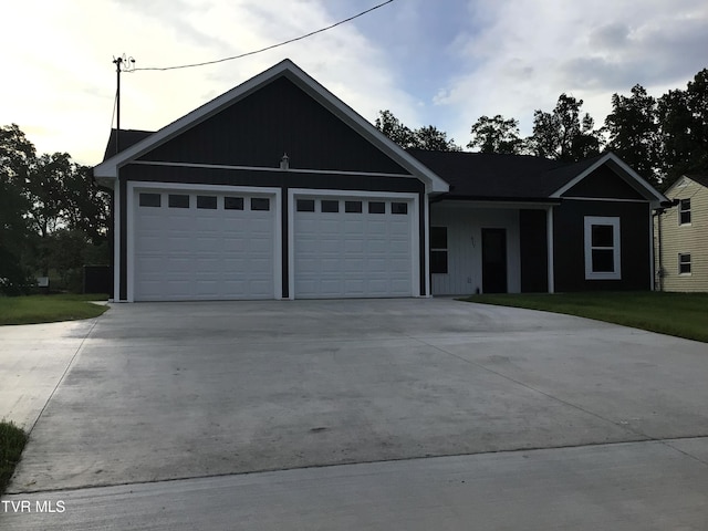817 Asheville Hwy, Greeneville, TN 37743 - ranch-style house featuring driveway and an attached garage