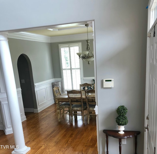 dining room featuring ornamental molding, dark hardwood / wood-style floors, and an inviting chandelier