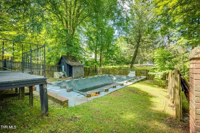 120 Rock Rd, Bristol, TN 37620 - view of yard featuring a storage unit, an outbuilding, and a wooden deck