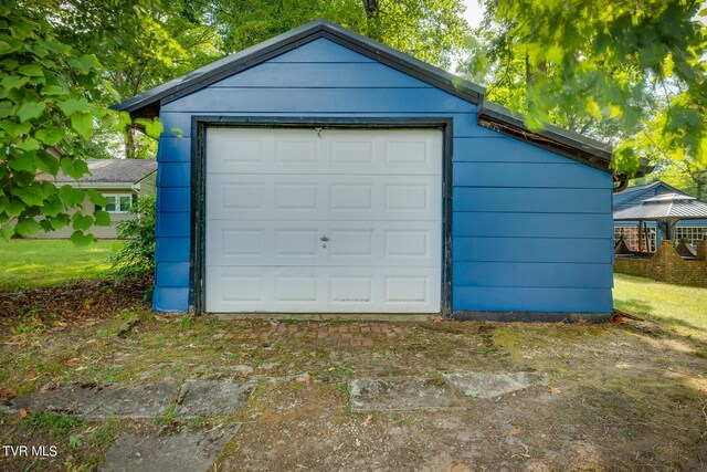 120 Rock Rd, Bristol, TN 37620 - view of detached garage