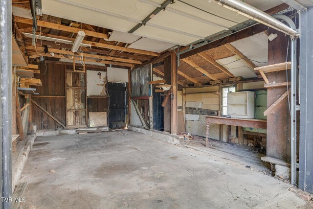 120 Rock Rd, Bristol, TN 37620 - view of garage