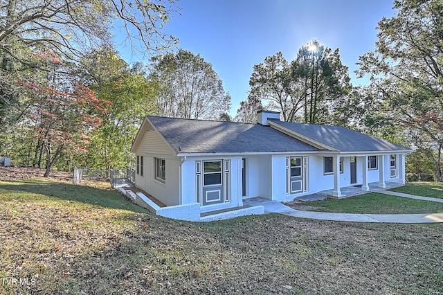 view of front of house with a front yard