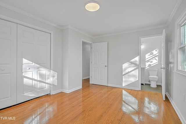 unfurnished room featuring crown molding and light hardwood / wood-style flooring